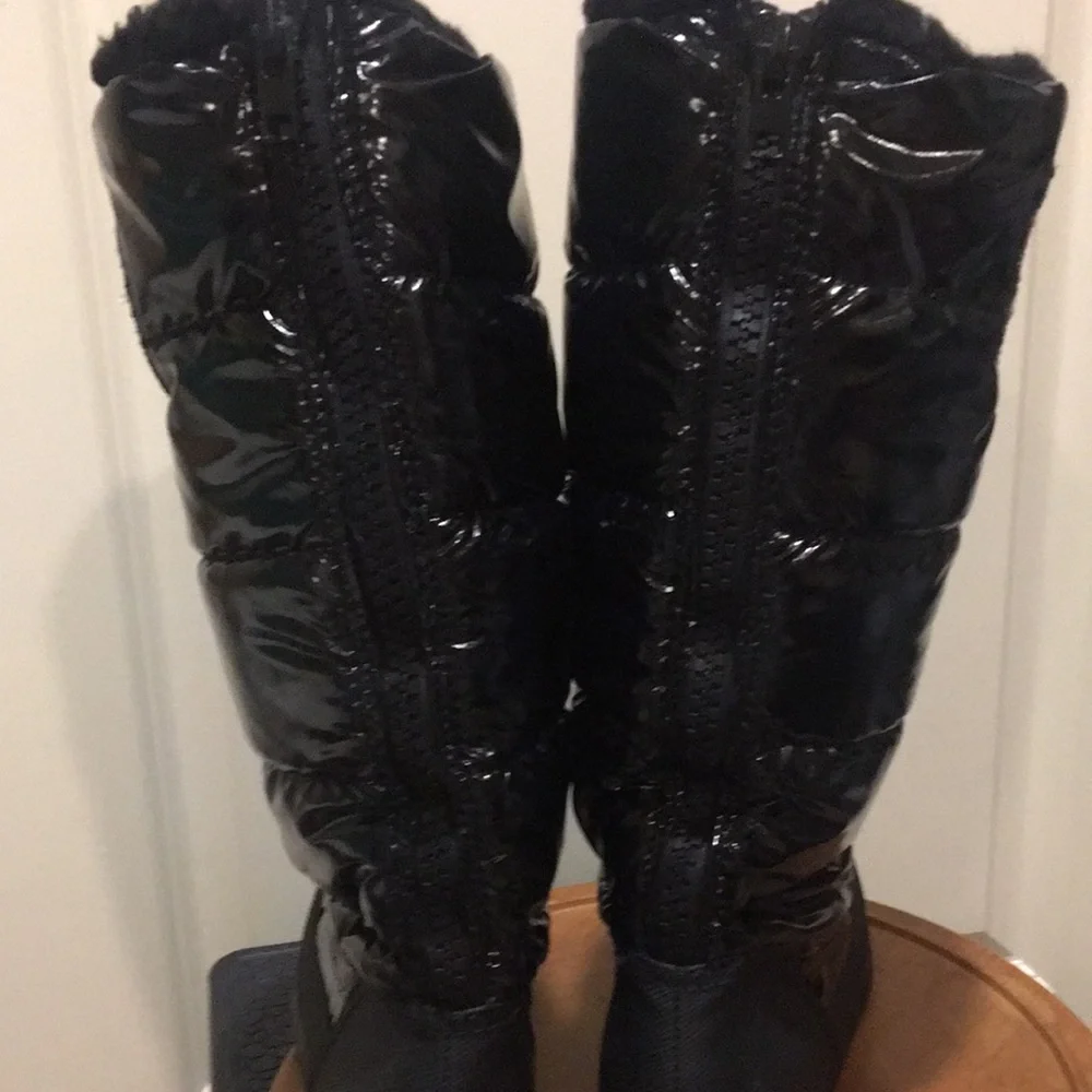 Like New!Steve Madden-Madden Girl Iggloo Puffer Tall Boots patent leather look 8